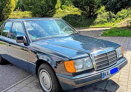 Mercedes-Benz E 260 mit H Kennzeichen