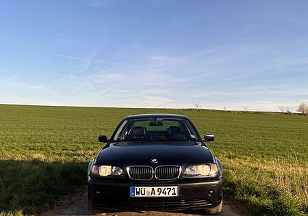 BMW 325xi - 6 Zylinder