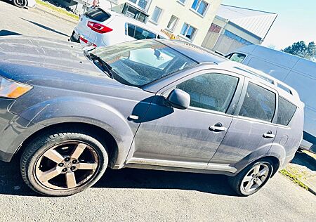 Mitsubishi Outlander SUV 2.2Diesel Allrad 7Sitzer TÜV Oktober 2026 VB