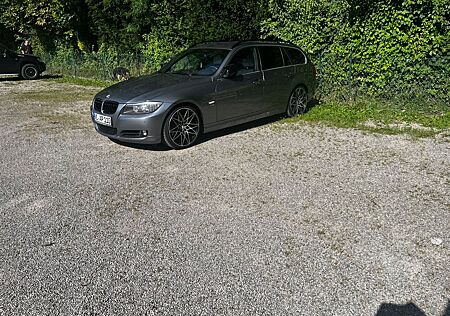 BMW 330i xDrive Touring -