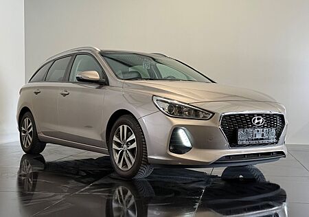 Hyundai i30 cw Family+*Panorama*Navi*Kamera*PDC