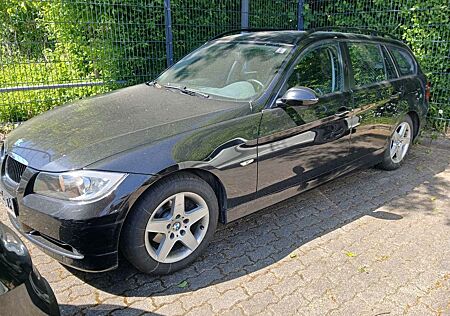 BMW 318i 3 Touring /PDC/AHK/Klimaaut./2.Hand