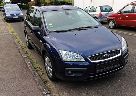Ford Focus Turnier, 2,0 Ghia-Ausstattung, in Erf