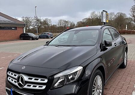 Mercedes-Benz GLA 200 d DCT -