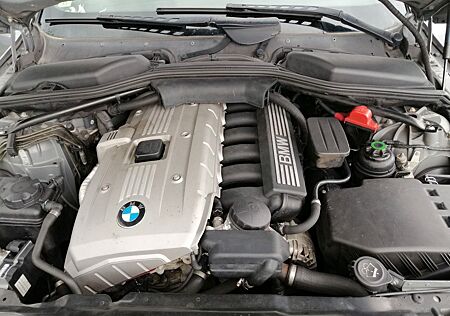 BMW 523i A touring -