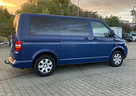 VW T5 Caravelle Volkswagen / Transporter 9 Sitzer