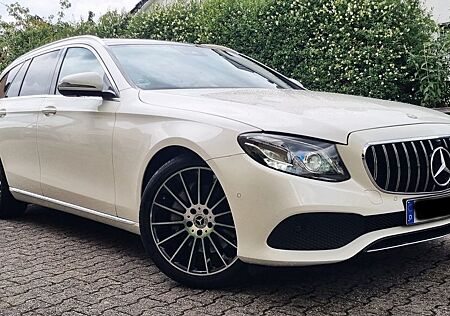Mercedes-Benz E 350 d T AVANTGARDE Mulitbeam, Pano, 360°, AHK
