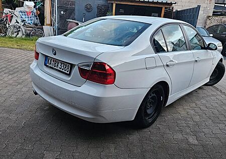 BMW 320i -