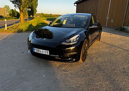 Tesla Model 3 Allradantrieb mit Dualmotor Long Ran...