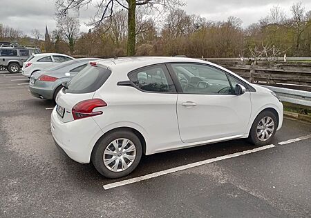 Peugeot 208 Urban Move Pure Tech 82