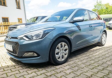 Hyundai i20 1.2 - mit brandneuem TÜV