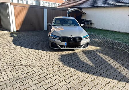 BMW 545e M Sport Laser Massage H&K Garantie