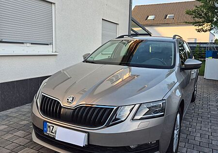Skoda Octavia 1.6 TDI SCR DSG Premium Edition Comb...