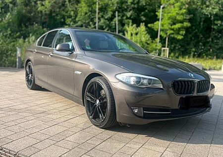 BMW 523i -