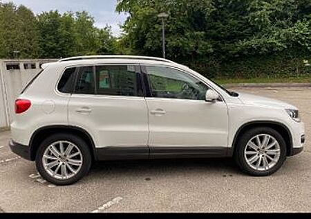 VW Tiguan Volkswagen 2.0 TSI 155kW DSG 4MOTION Track & Sty...