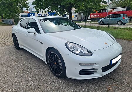 Porsche Panamera 4S S