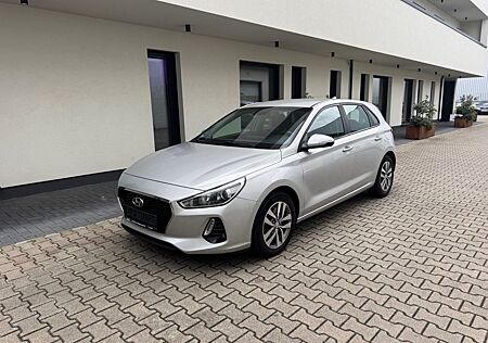 Hyundai i30 -Navi- Klima-Kamera- SHZ- PDC
