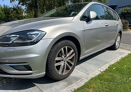 VW Golf Volkswagen 1.6 TDI DSG Navi ACC Massage S-Heizung Led