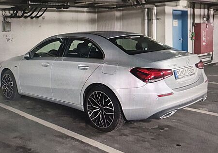 Mercedes-Benz A 250 e DCT -Hybrid Ambientebeleuchtung AHK