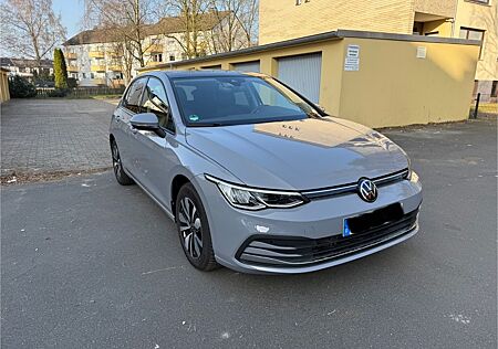 VW Golf Volkswagen 8 1.0 eTSI, Standheizung Panoramadach