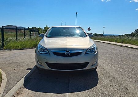Opel Astra J 1.6 Cosmo