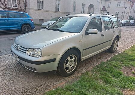 VW Golf Volkswagen 1.6 Euro4 Kombi Allwetter