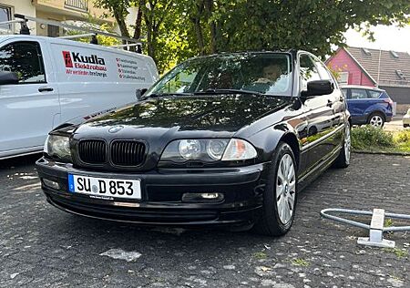 BMW 323i -
