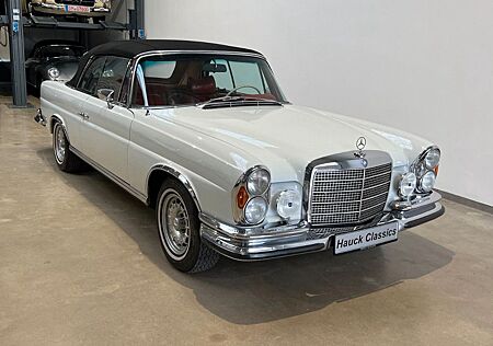 Mercedes-Benz 280 SE Cabrio / Filmfahrzeug