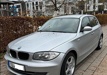 BMW 116i - Lim. Baureihe 1; TÜV/AU 03/26