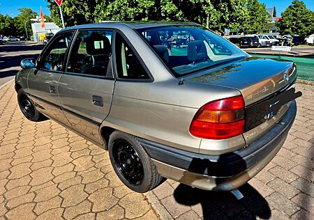 Opel Astra Astr 1.6L ORGINALE KILOMETER 1HD TÜV 08.2027