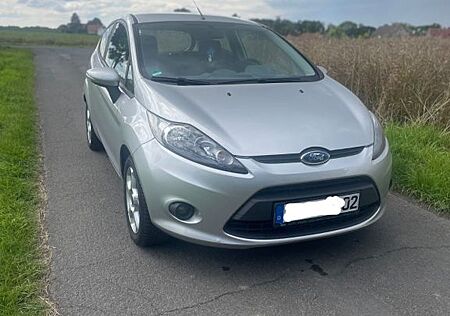 Ford Fiesta 1,25 80Ps // Tüv Neu// Reifen v. Neu//