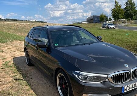 BMW 530d Touring A Luxury Line 8Fach Bereifung