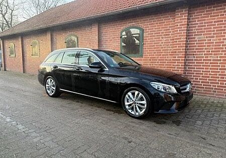 Mercedes-Benz C 220 T d Avantgarde Pano Kamera Navi AHK LED