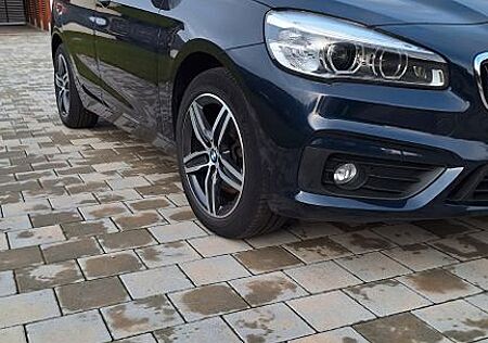 BMW 2er 220 Active Tourer 220i Advantage Advantage
