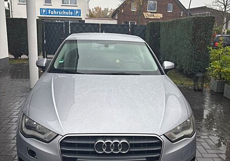 Audi A3 1.6 TDI Ambiente Sportback Ambiente
