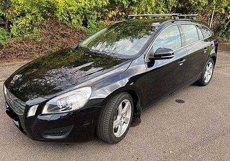 Volvo V60 D5 Geartronic Momentum Automatik Scheckheft