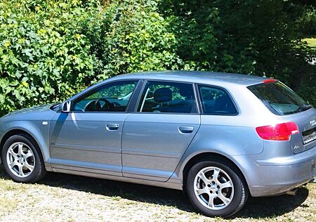 Audi A3 Sportback 1.6 orig. 99000 km, AHK SHZ Clima