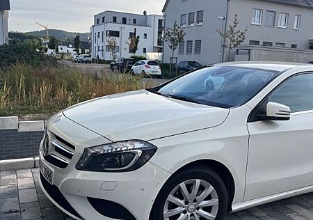 Mercedes-Benz A 200 Style Style Bi-Xenon Park-Assistent Navi