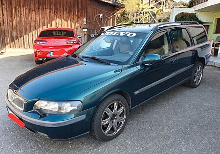 Volvo V70 2.4 T AWD Pre. Topzustand.Vollausst. Tüv neu