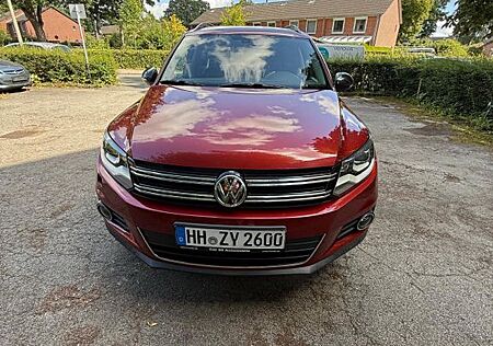 VW Tiguan Volkswagen 2.0 TDI DSG 4MOT BlueMot Tech Exclusi...