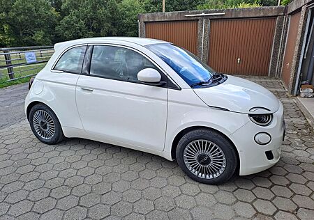 Fiat 500E Limousine 42 kWh Neuwagen von Privat