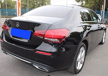 Mercedes-Benz A 180 d -Limousine /Navi/Leder/PDC/LED/TOP/Tempo