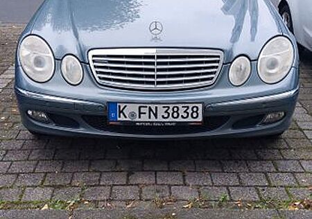 Mercedes-Benz 220