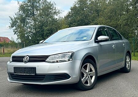 VW Jetta Volkswagen 1.6 TDI DSG Euro 5 Navi PDC AHK