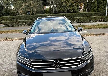 VW Passat Variant Volkswagen Elegance