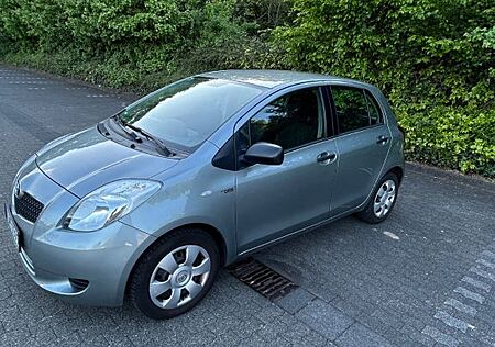Toyota Yaris 1,3-l-VVT-i Cool Cool