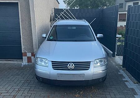 VW Passat Variant Volkswagen 1.9TDI 96kW tiptronic Highlin...