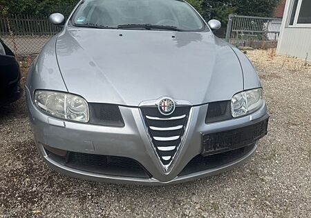 Alfa Romeo GT 2.0 16V JTS Distinctive