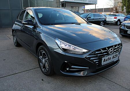Hyundai i30 Edition/NAVI/PANORAMADACH/CAM/SHZ/LHZ/KLIMA