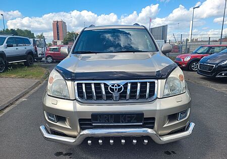 Toyota Land Cruiser 3.0 D-4D 8Sitze Executive Automatik